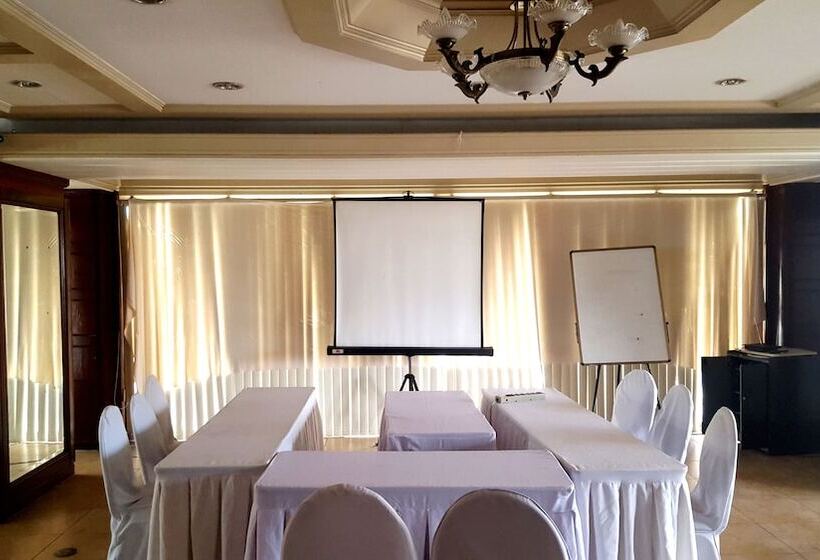 فندق Lourdes Suites