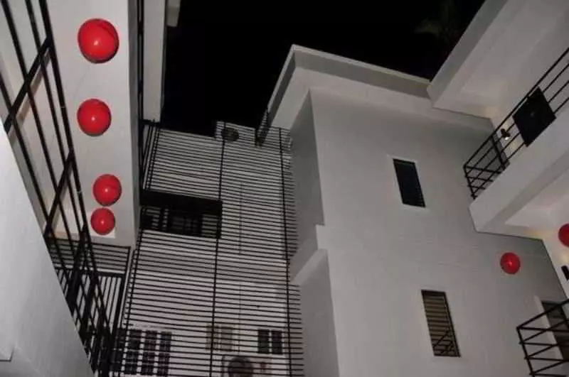 酒店 R Suites And Café