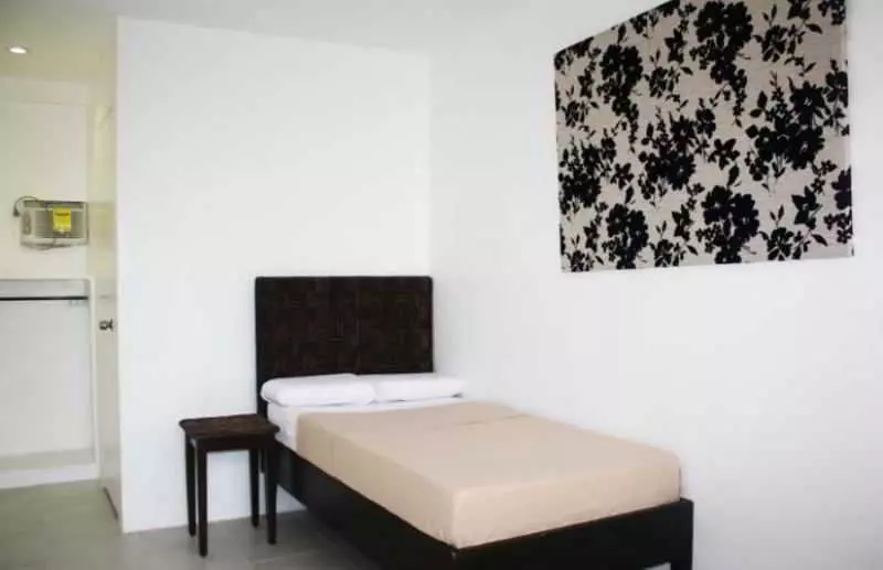 酒店 R Suites And Café