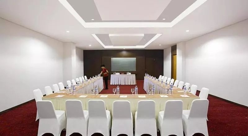 בית מלון כפרי Santika Palu