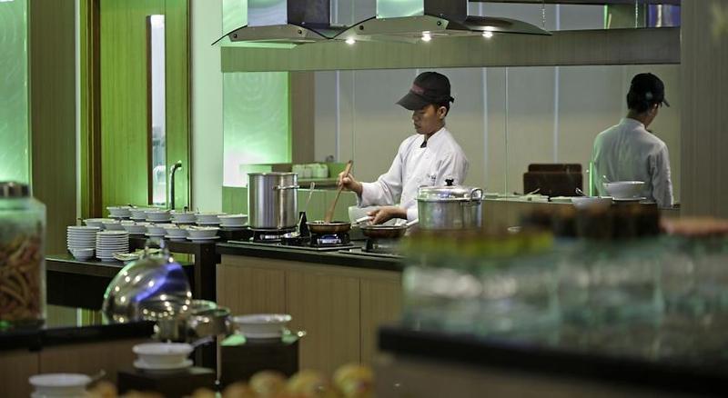 فندق Santika Palu