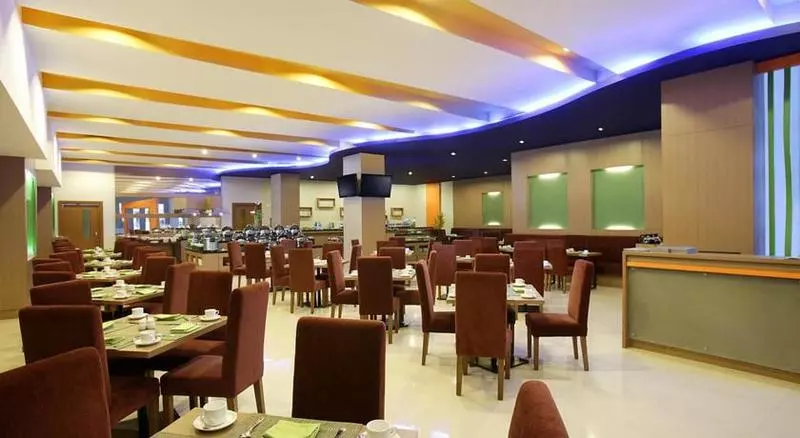 בית מלון כפרי Santika Palu