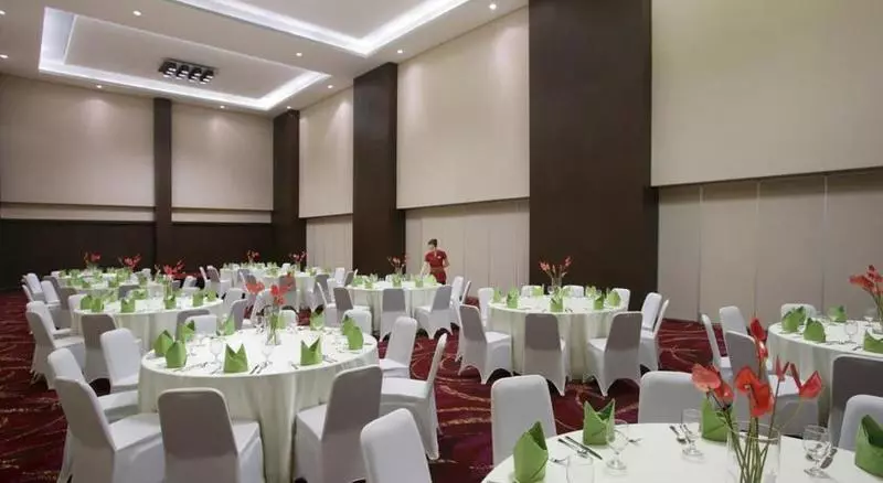 בית מלון כפרי Santika Palu