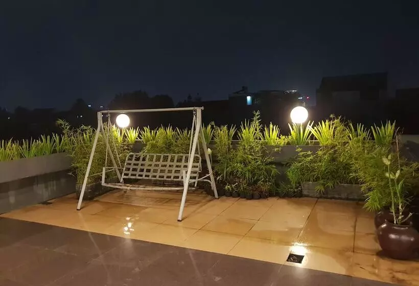 Отель Scarlet Kebon Kawung