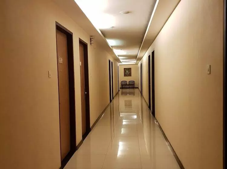 Отель Scarlet Kebon Kawung