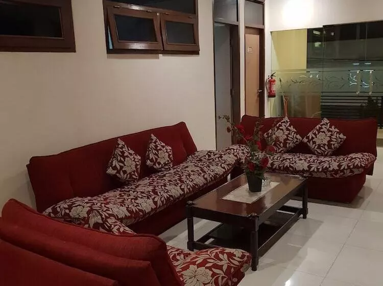 Отель Scarlet Kebon Kawung