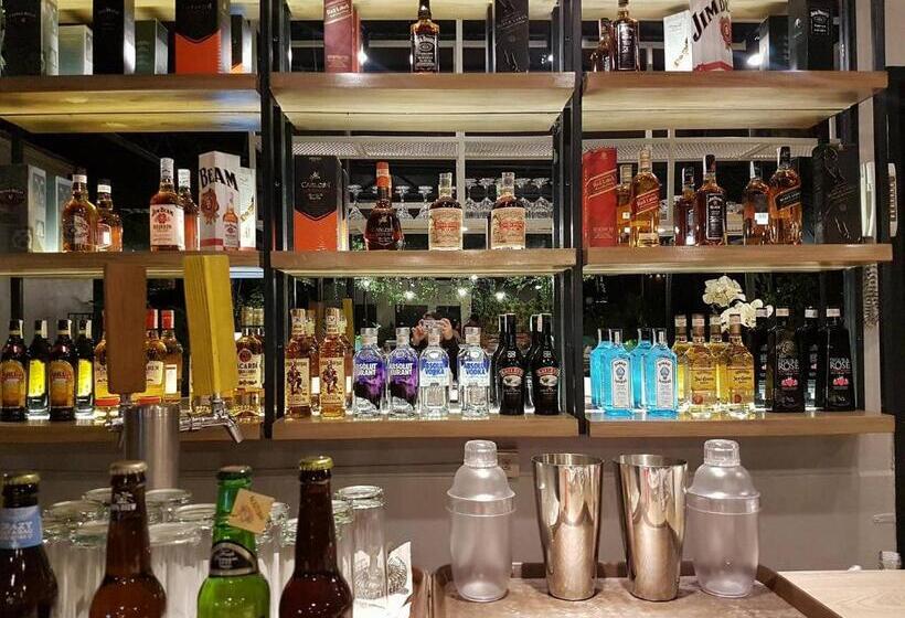 Отель Stone House Quezon City