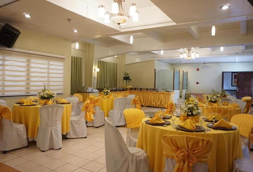 Отель Stone House Quezon City