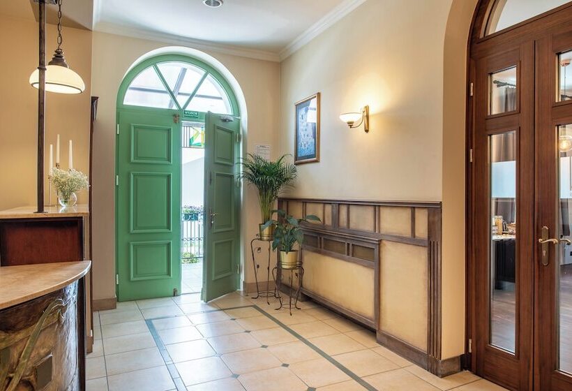 Villa Sedan   Destigo Hotels