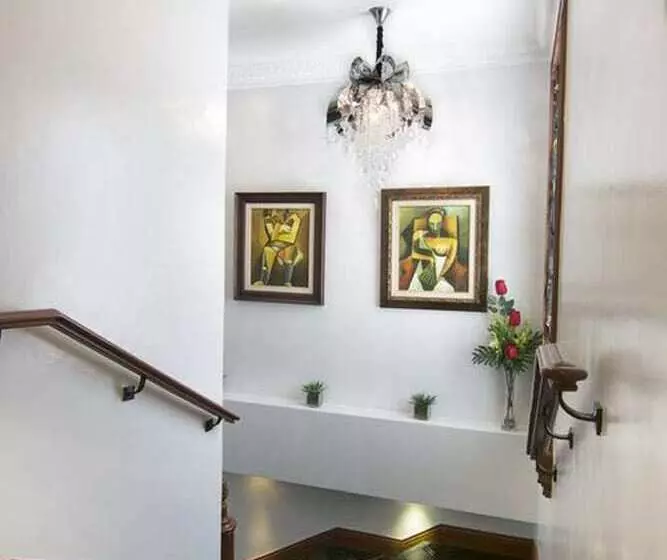 Hotel Townhouse Oak Vip Suites