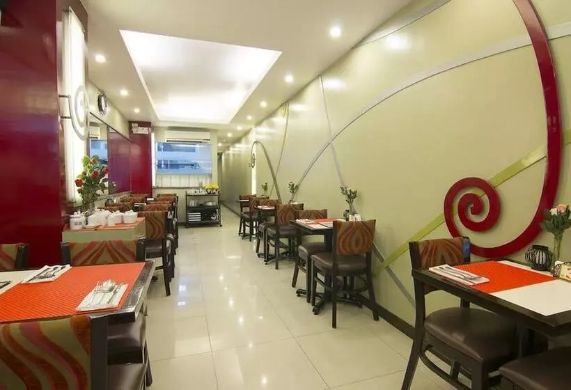 Hotel Townhouse Oak Vip Suites