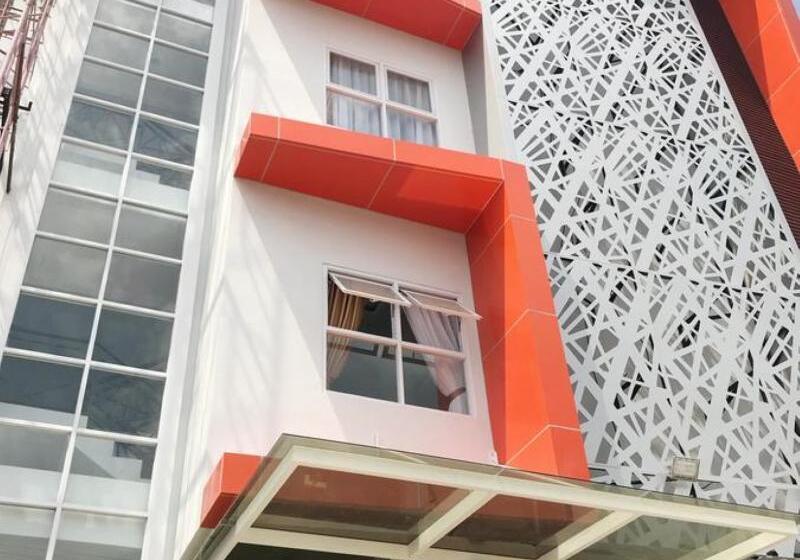 호텔 Cemerlang Inn