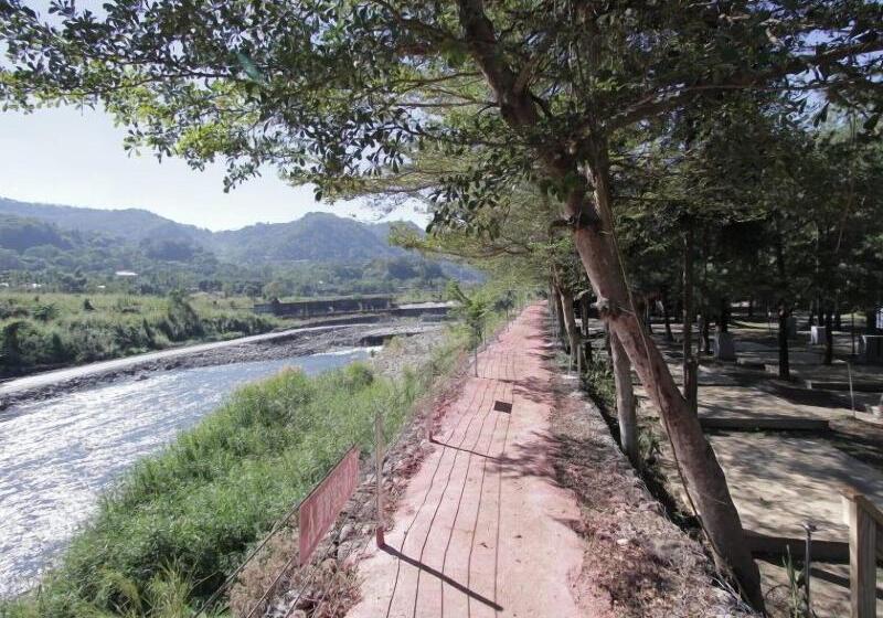 هتل Pei Kong Creek Resort