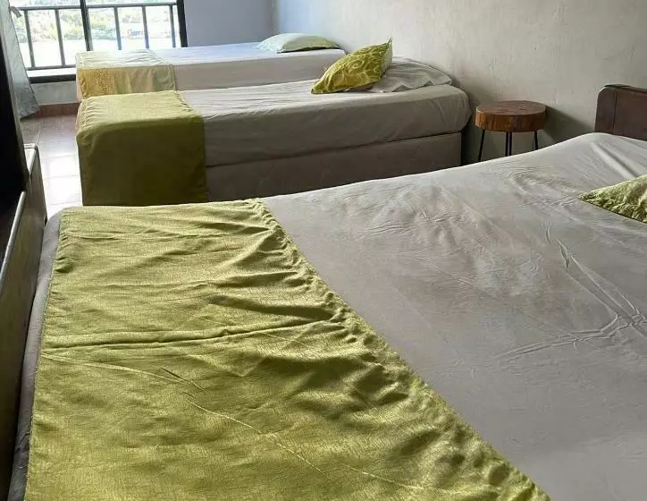 ユースホステル Finca Hotel Paraiso Guatapé El Peñol