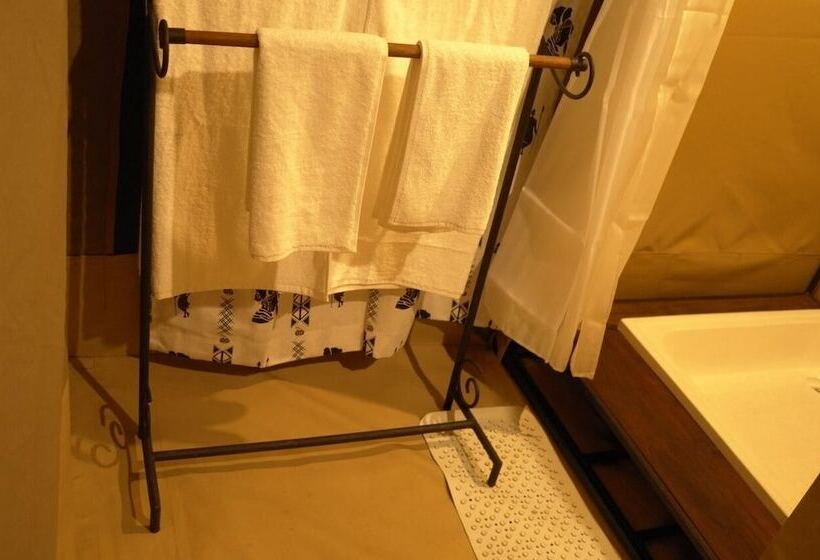 Hotel Osinon Camps & Lodges