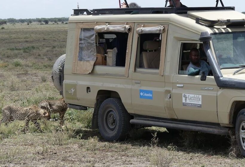 Hotel Osinon Camps & Lodges