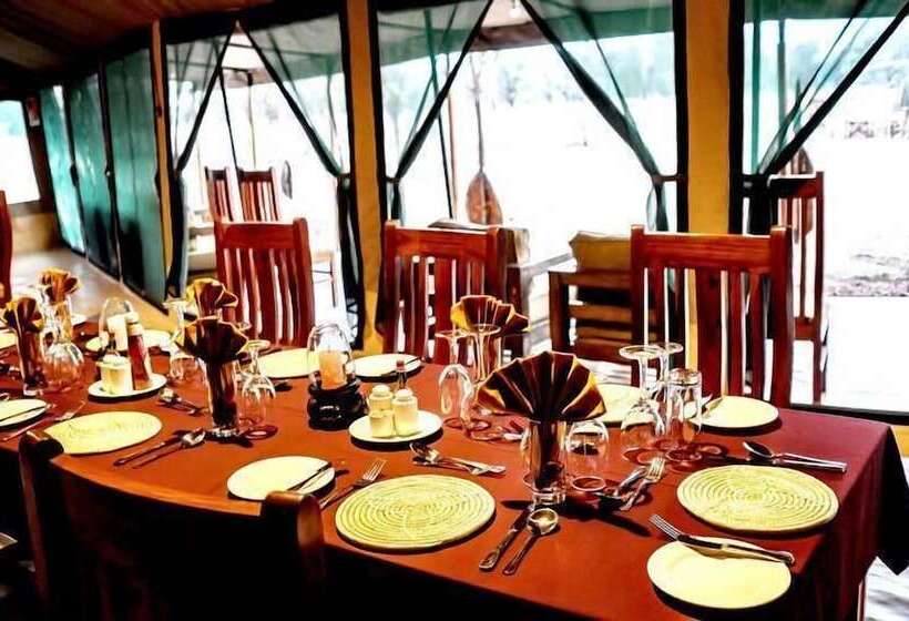 Hotel Osinon Camps & Lodges