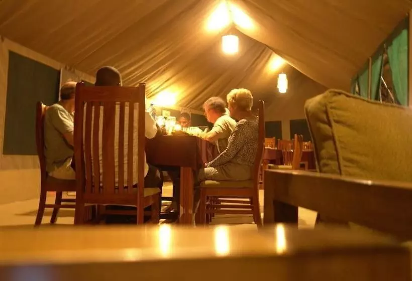 هتل Osinon Camps & Lodges