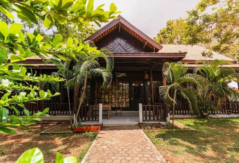 ホテル Pakse Golf Resort