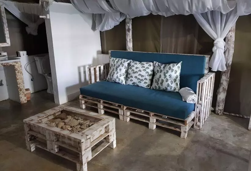 Hotelli The Blue Whale