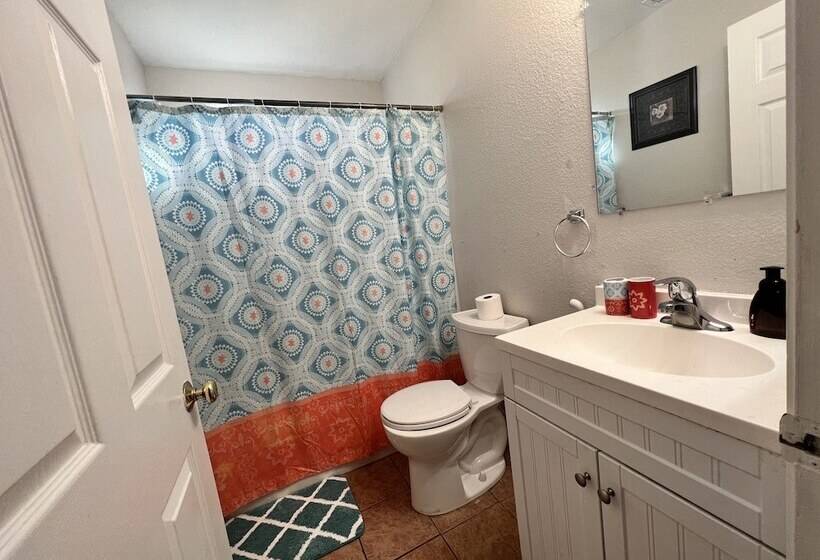 هاستل Whole Family Wholestyl