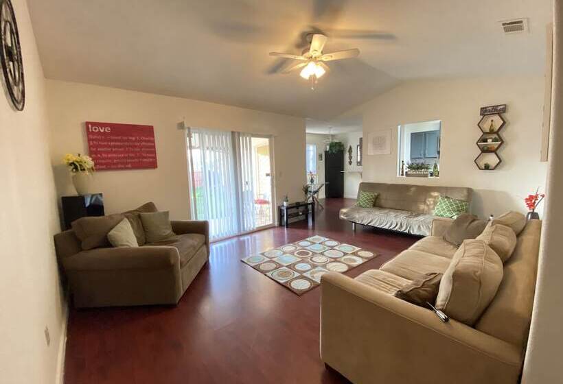 هاستل Whole Family Wholestyl