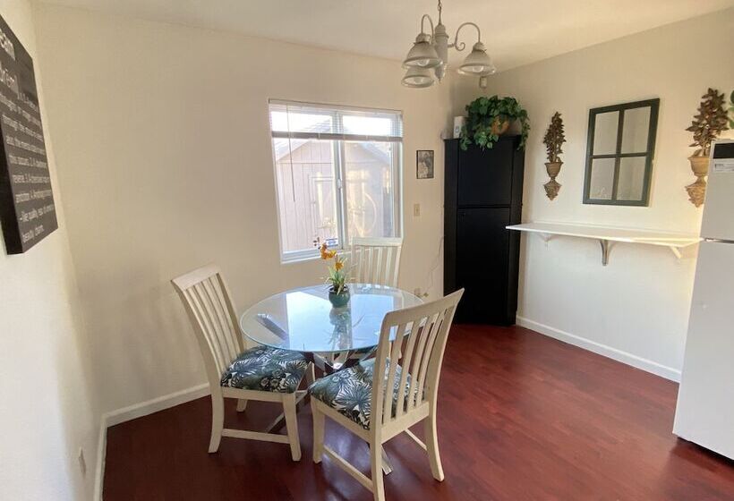 هاستل Whole Family Wholestyl