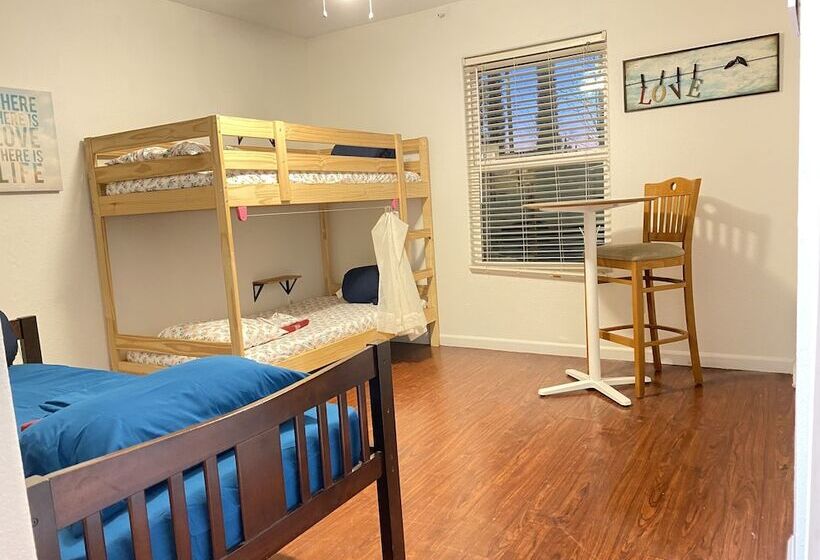 هاستل Whole Family Wholestyl