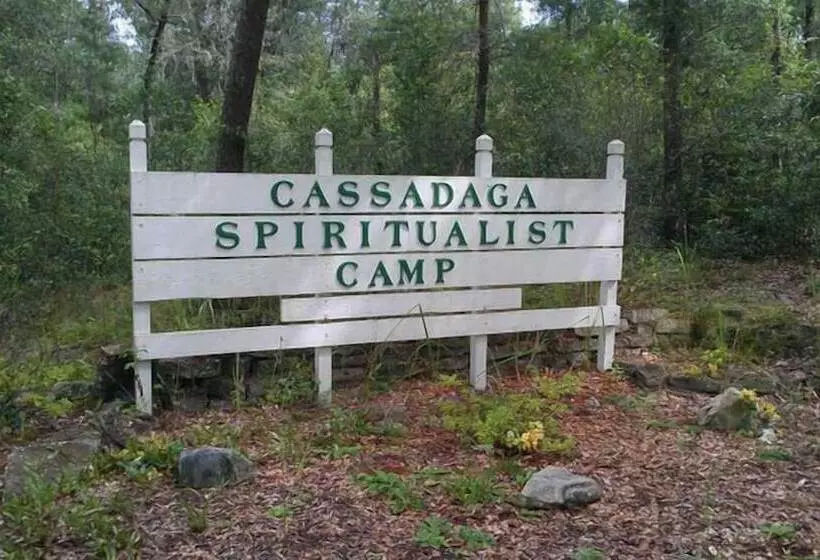 Aamiaismajoitus (B&B) Cabin On The Lake