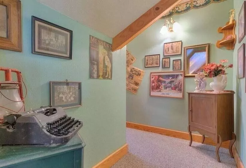 Aamiaismajoitus (B&B) Cabin On The Lake