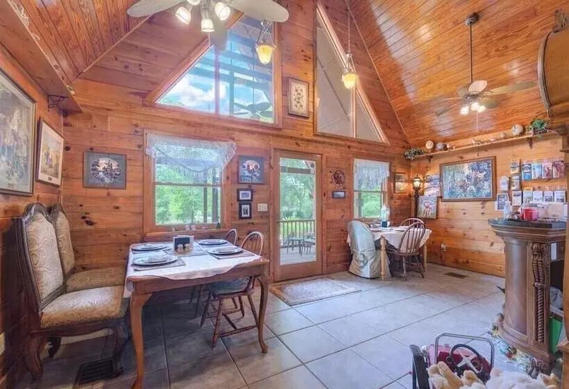 Aamiaismajoitus (B&B) Cabin On The Lake