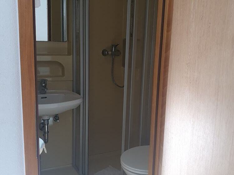 تختخواب و صبحانه Gästehaus Alpenkranz