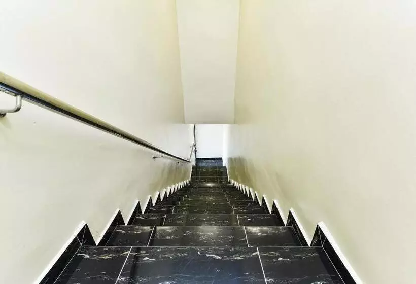 Hotelli Oyo 90445 Th