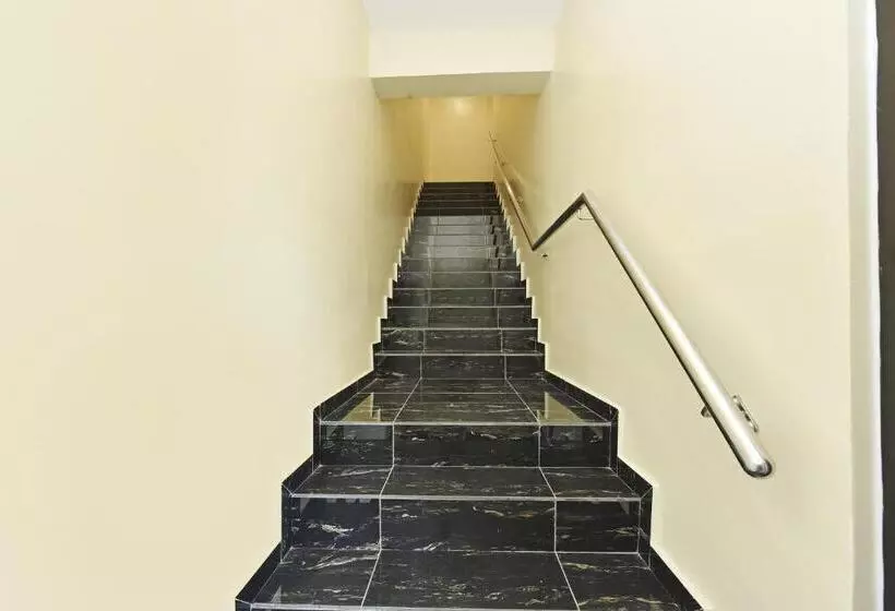 Hotelli Oyo 90445 Th