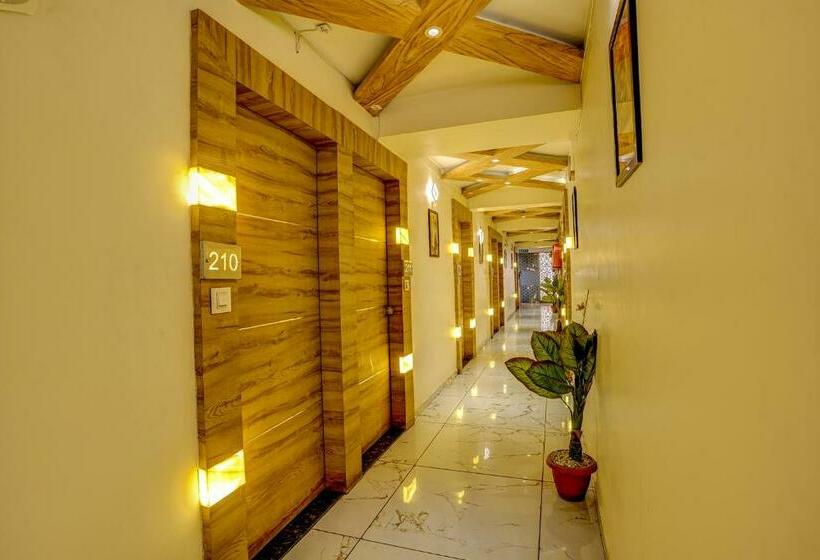 Fabhotel Silver Palace