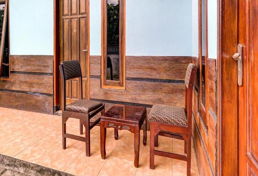 هتل Spot On 90879 Ara Predator Funpark