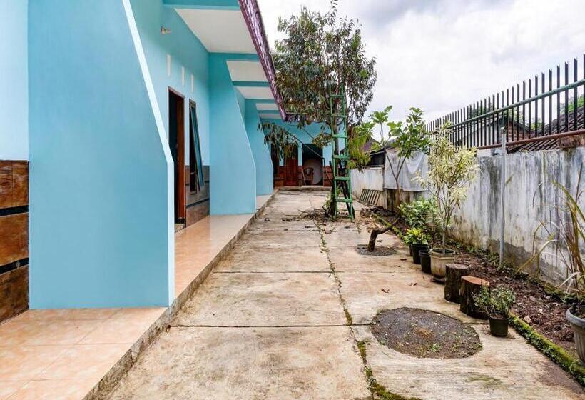 هتل Spot On 90879 Ara Predator Funpark