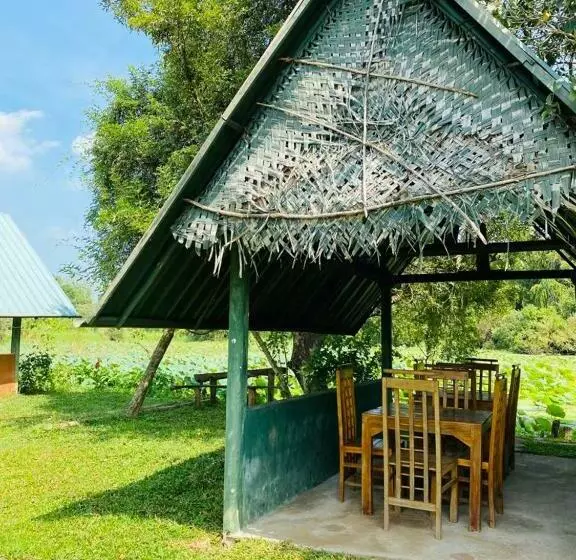 پانسیون Meegahapokuna Resort