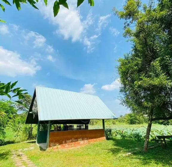 پانسیون Meegahapokuna Resort