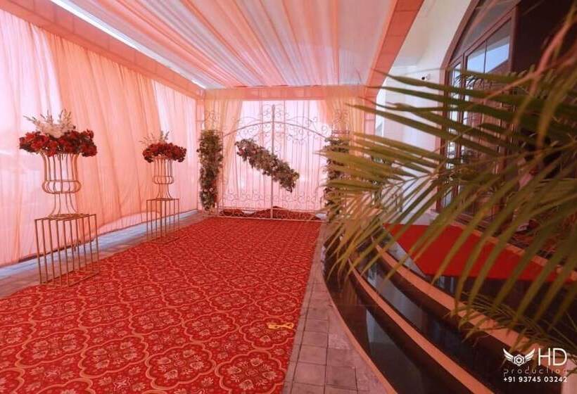 בית מלון כפרי Ratna Vilas Palace