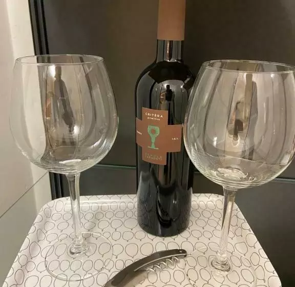 تختخواب و صبحانه Number 12 Bari