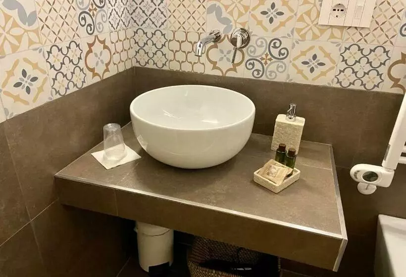 تختخواب و صبحانه Number 12 Bari