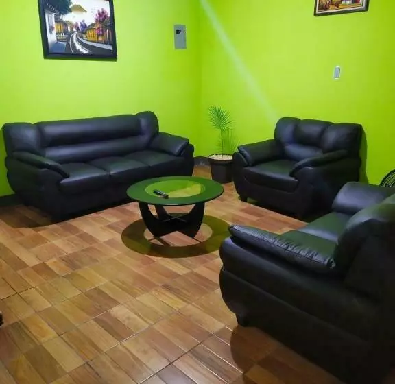 هتل Del Carmen