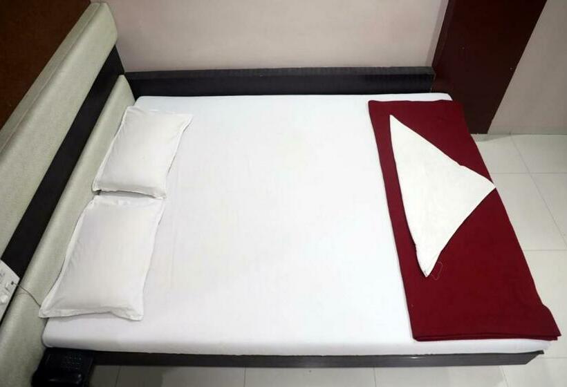 فندق Sanket Regency, Miraj