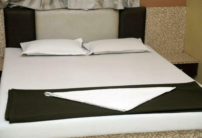 فندق Sanket Regency, Miraj