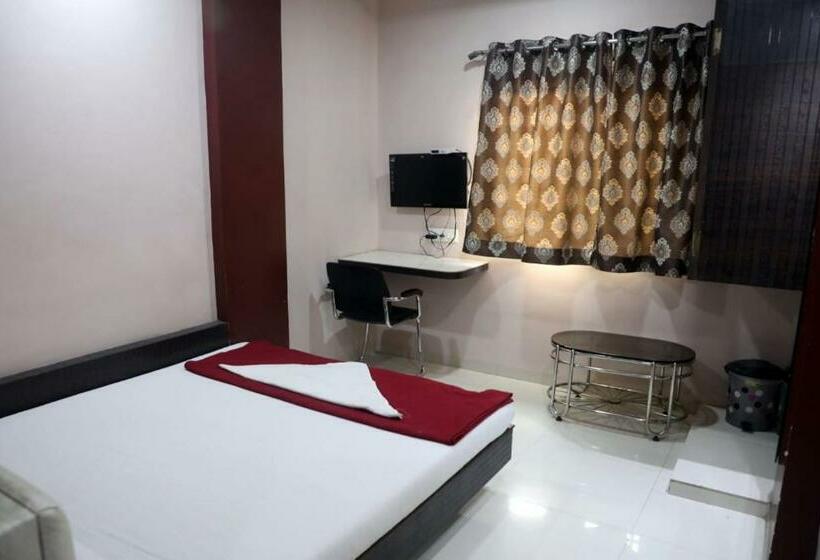 فندق Sanket Regency, Miraj