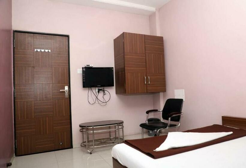 فندق Sanket Regency, Miraj