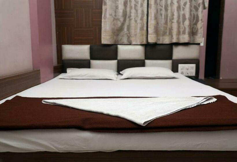 فندق Sanket Regency, Miraj