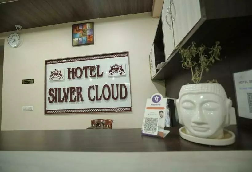 ホテル Silver Cloud