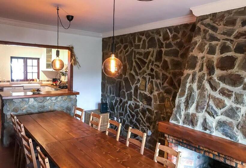 تختخواب و صبحانه The Far End Surf House   Breakfast Included Eco Surf Villa  5 Km From Beach